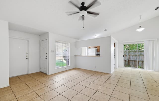 rental at 8918  Fall River Dr in San Antonio, TX — photo 4
