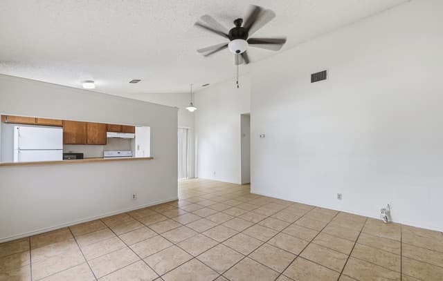 rental at 8918  Fall River Dr in San Antonio, TX — photo 5