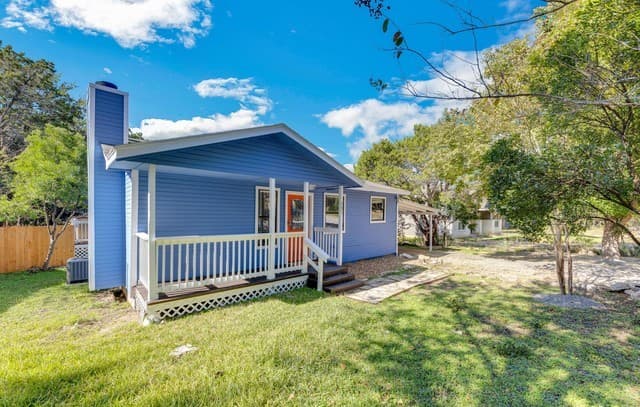 rental at 731  Hillside Loop in Canyon Lake, TX — photo 1