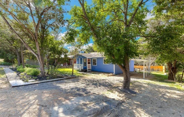 rental at 731  Hillside Loop in Canyon Lake, TX — photo 2