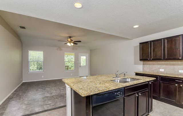 rental at 454  Eastern Phoebe in San Antonio, TX — photo 4