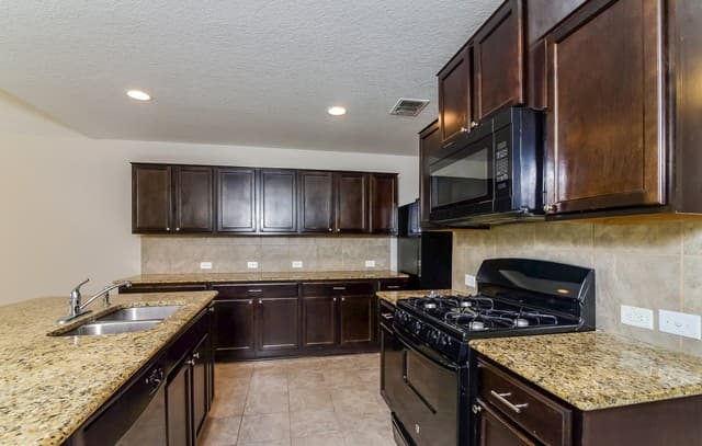 rental at 454  Eastern Phoebe in San Antonio, TX — photo 5