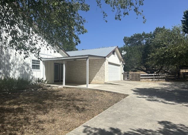 rental at 25160  Toutant Beauregard Rd in San Antonio, TX — photo 4