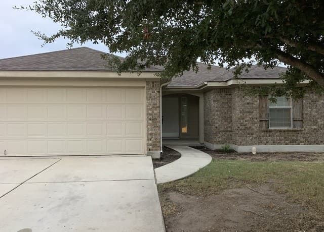 rental at 4618  Everett Loop in Converse, TX — photo 1