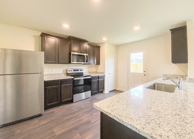rental at 2927  Citron Gdn in Converse, TX — photo 4