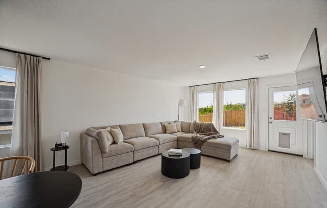 rental at 14246  Enfield Fls in San Antonio, TX — photo 5