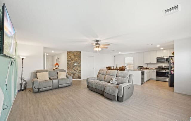rental at 10707  Sweepback Trl in Converse, TX — photo 4