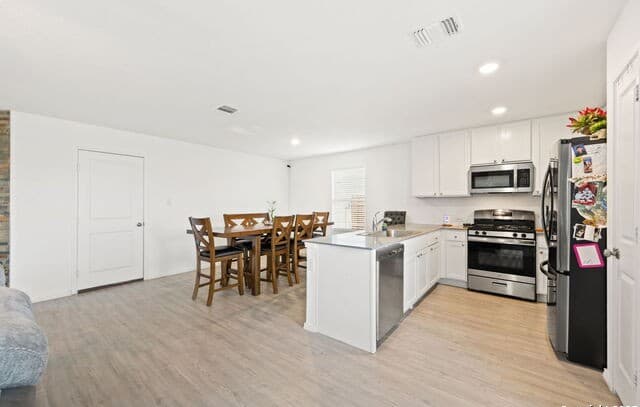rental at 10707  Sweepback Trl in Converse, TX — photo 5