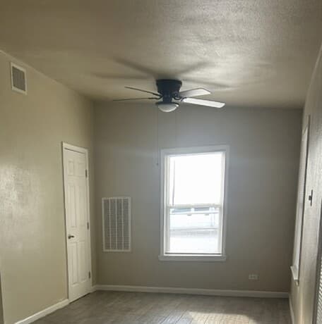 rental at 102  Idell Ave in San Antonio, TX — photo 3