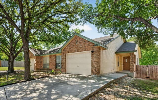rental at 6811  Bluegrass Run in San Antonio, TX — photo 1