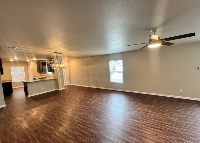 rental at 11855  Viney Pass in San Antonio, TX — photo 4