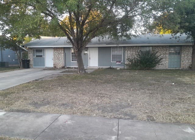 rental at 115  Meadow Trail Dr in San Antonio, TX — photo 1