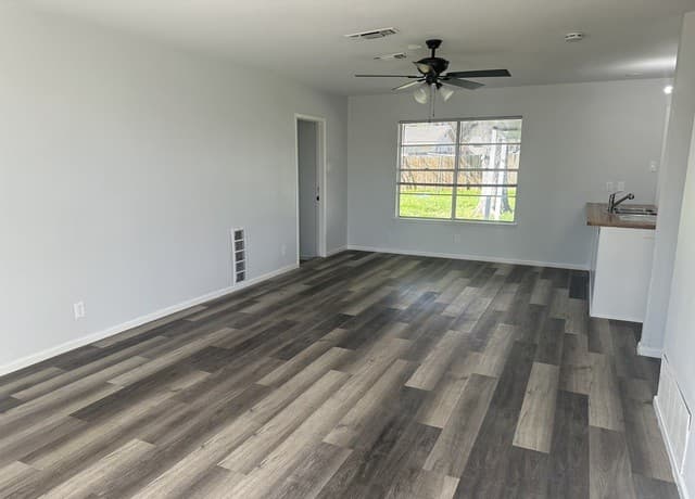 rental at 115  Meadow Trail Dr in San Antonio, TX — photo 3