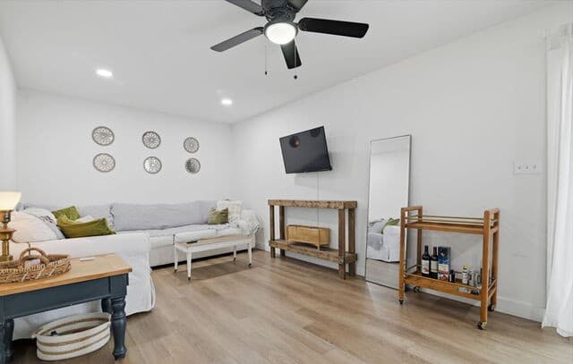 rental at 616  Willow in San Antonio, TX — photo 4