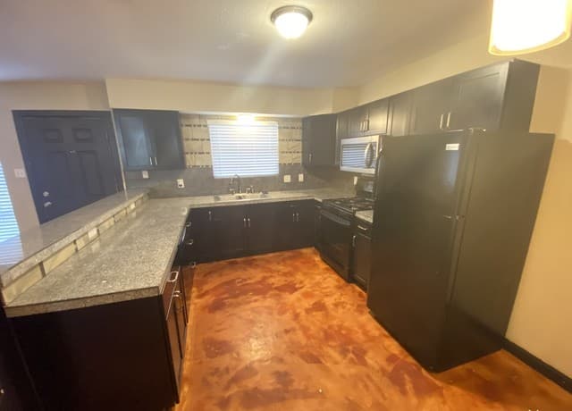 rental at 211  Natalen Ave Unit 107 in San Antonio, TX — photo 3