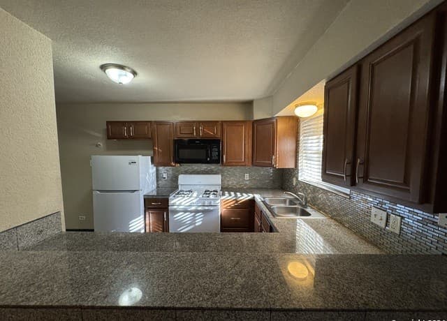 rental at 211  Natalen Ave Unit 103 in San Antonio, TX — photo 2