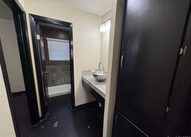 rental at 211  Natalen Ave Unit 103 in San Antonio, TX — photo 4