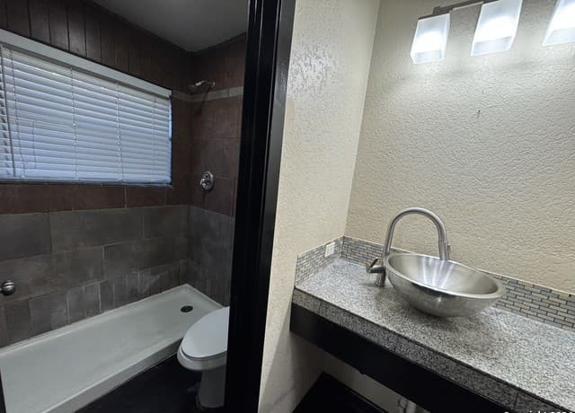 rental at 211  Natalen Ave Unit 103 in San Antonio, TX — photo 5