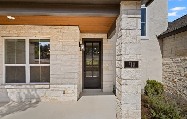 rental at 710  Caballo Trl in Canyon Lake, TX — photo 2