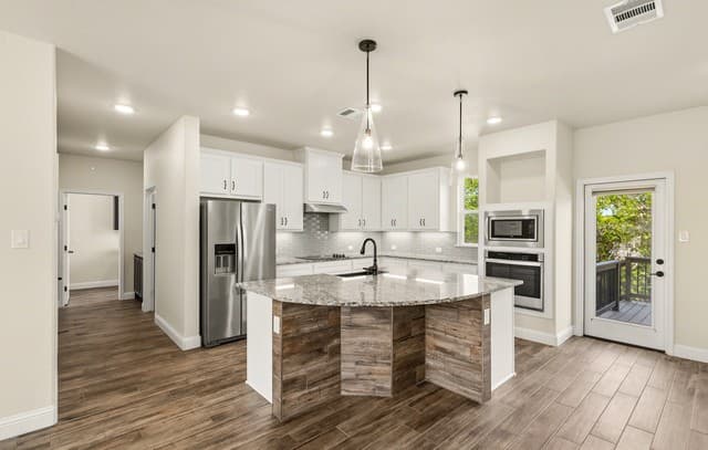rental at 710  Caballo Trl in Canyon Lake, TX — photo 4