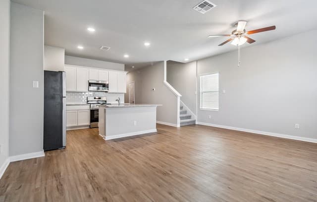rental at 3908  Abbott Pass Unit 101 in St.Hedwig, TX — photo 3