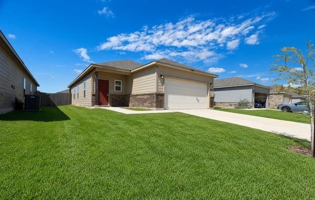 rental at 14635  Hackamore Way in Elmendorf, TX — photo 1