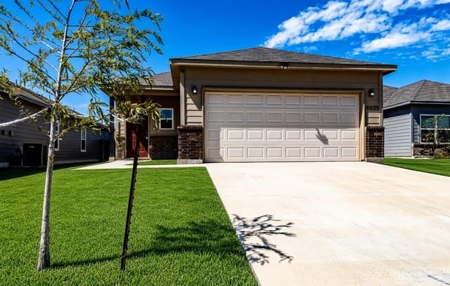 rental at 14635  Hackamore Way in Elmendorf, TX — photo 2