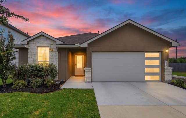 rental at 293  Grey Woodpecker in San Antonio, TX — photo 1