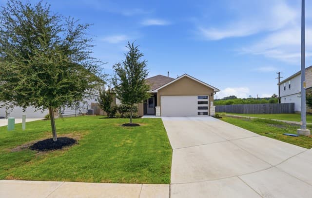 rental at 293  Grey Woodpecker in San Antonio, TX — photo 2