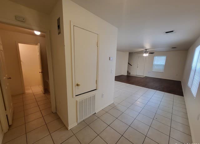rental at 8935 Maverick Draw in San Antonio TX