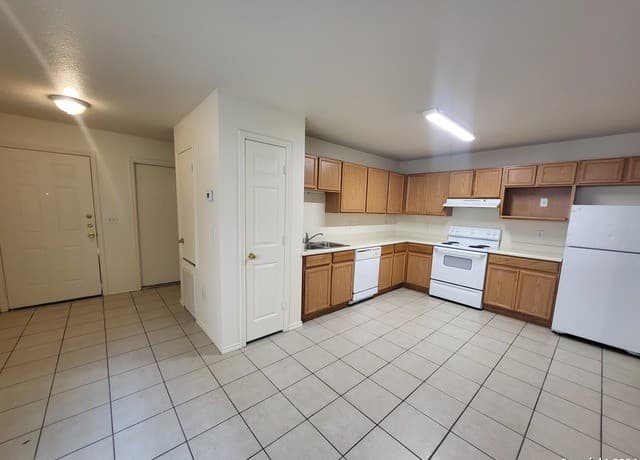 rental at 8935  Maverick Draw in San Antonio, TX — photo 2
