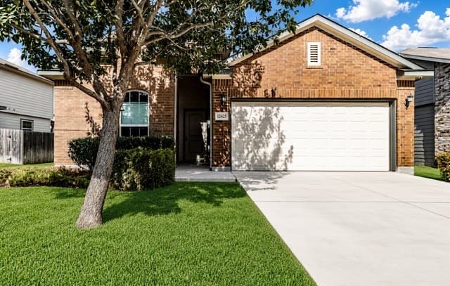 rental at 12425  Belfort Pt in Schertz, TX — photo 3