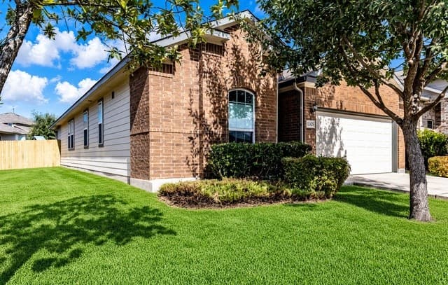 rental at 12425  Belfort Pt in Schertz, TX — photo 4