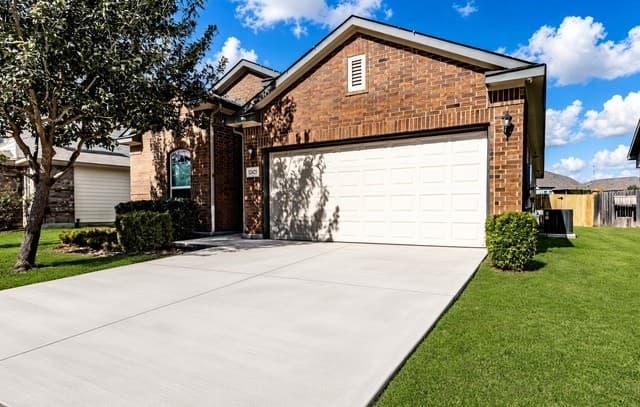 rental at 12425  Belfort Pt in Schertz, TX — photo 5