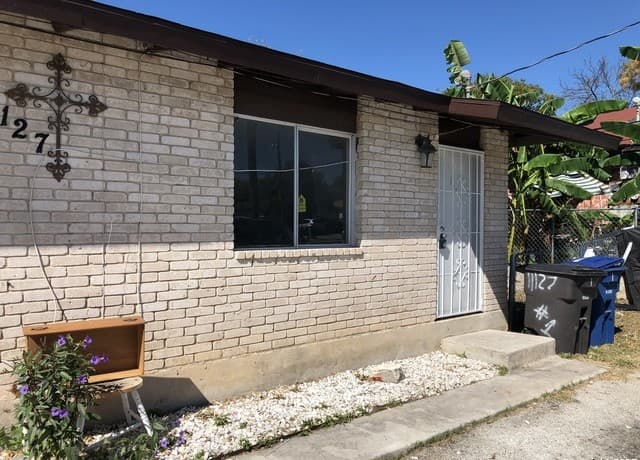 rental at 11127 Belair Dr Unit 1 in San Antonio TX