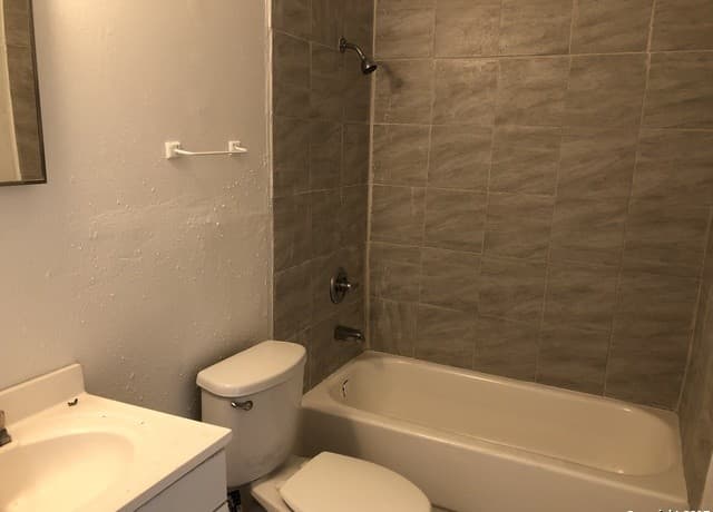 rental at 11127  Belair Dr Unit 1 in San Antonio, TX — photo 5