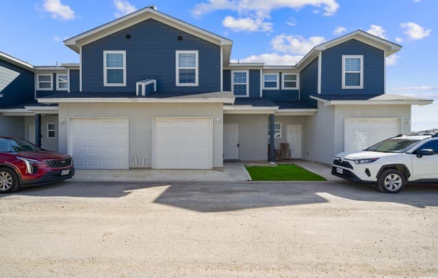 rental at 6914  Crestway Dr Unit 103 in San Antonio, TX — photo 1
