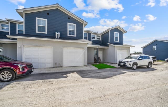 rental at 6914  Crestway Dr Unit 103 in San Antonio, TX — photo 2