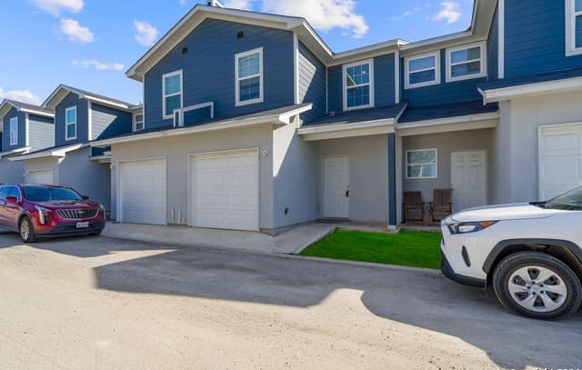 rental at 6914  Crestway Dr Unit 103 in San Antonio, TX — photo 3