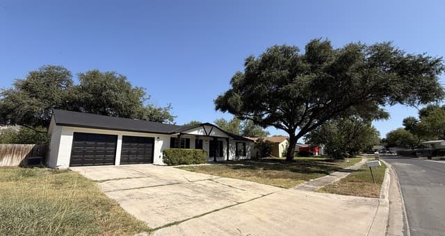 rental at 5719  Creekwood in San Antonio, TX — photo 1
