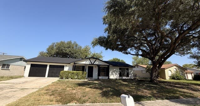 rental at 5719  Creekwood in San Antonio, TX — photo 2