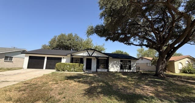 rental at 5719  Creekwood in San Antonio, TX — photo 3