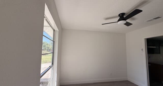 rental at 5719  Creekwood in San Antonio, TX — photo 5