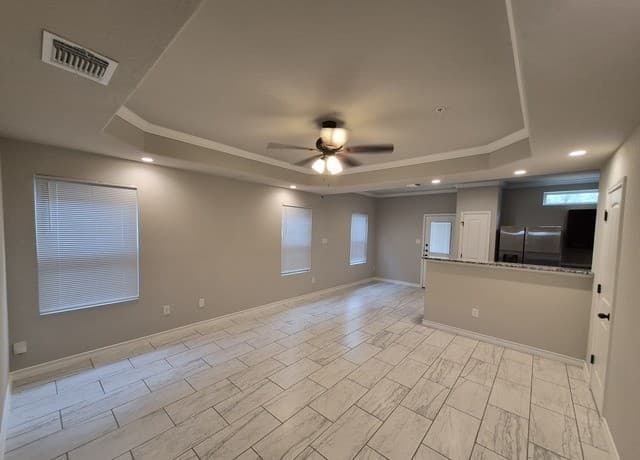 rental at 6311  Luglio Lane Unit 101 in San Antonio, TX — photo 3