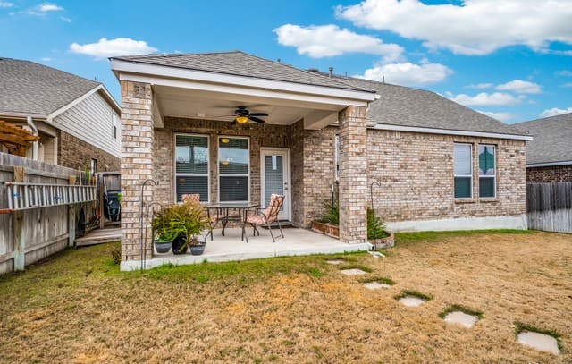 rental at 14535  Running Wolf in San Antonio, TX — photo 3