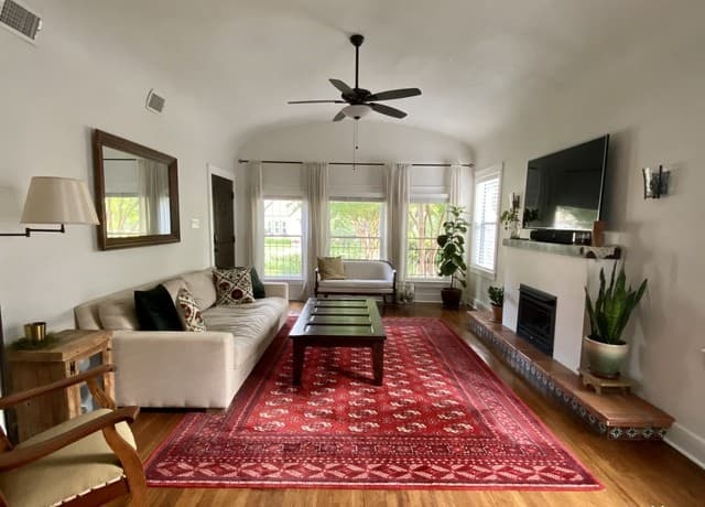 rental at 107 W Ridgewood Ct in San Antonio, TX — photo 3