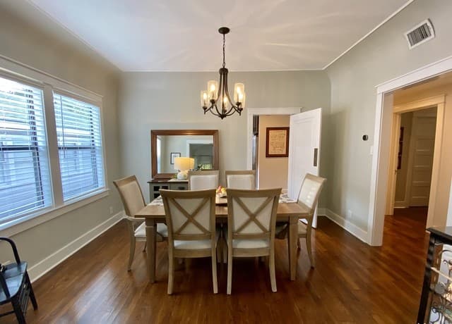 rental at 107 W Ridgewood Ct in San Antonio, TX — photo 4