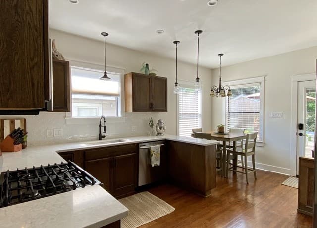rental at 107 W Ridgewood Ct in San Antonio, TX — photo 5