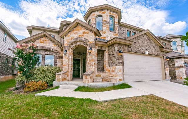 rental at 6923  Comanche Cougar in San Antonio, TX — photo 2