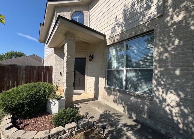 rental at 10702  Arabian Isle in San Antonio, TX — photo 2
